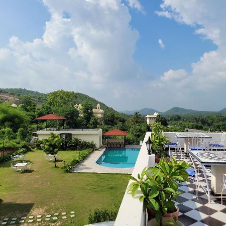 Aura Gold Resort Удайпур Екстер'єр фото